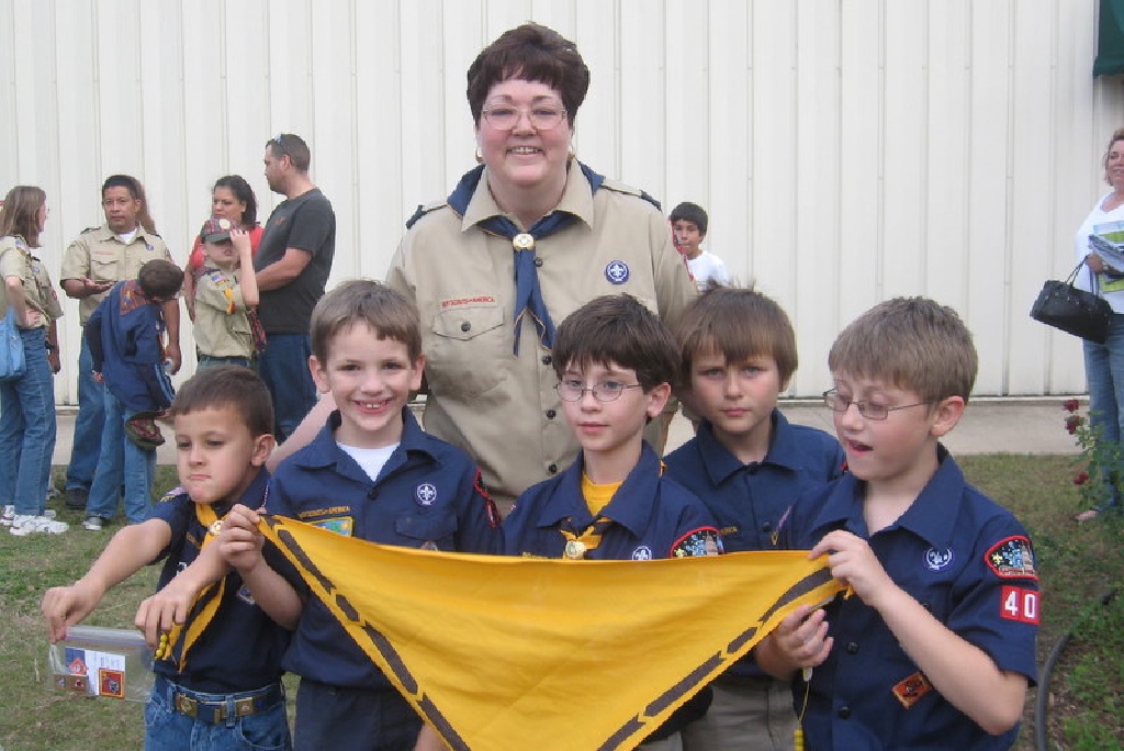2010-Pack409-Blue-n-Gold - 200.jpg